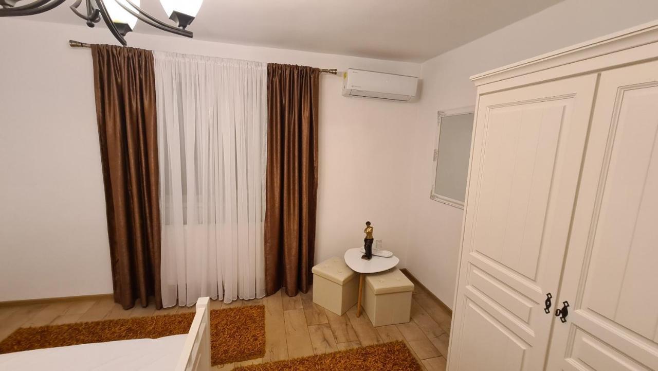 Hotel Casa Luca à Moldova Noua Extérieur photo