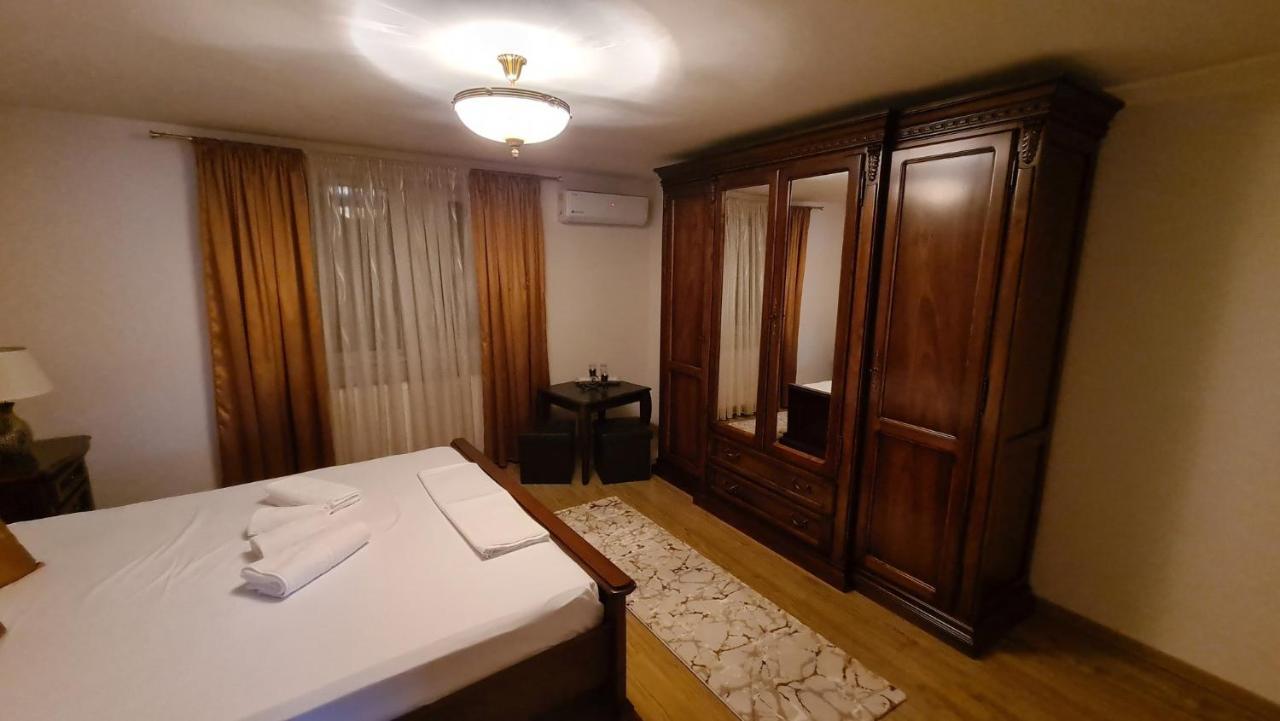 Hotel Casa Luca à Moldova Noua Extérieur photo