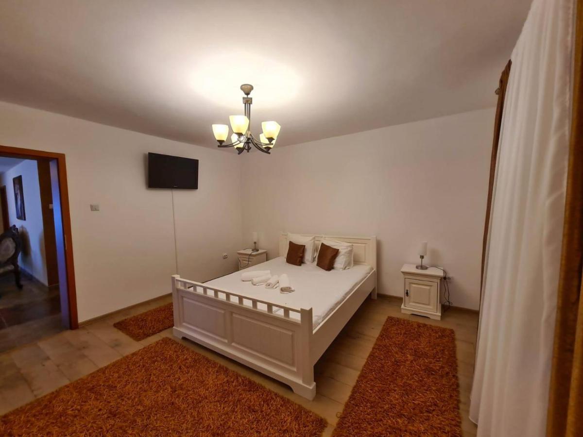 Hotel Casa Luca à Moldova Noua Extérieur photo