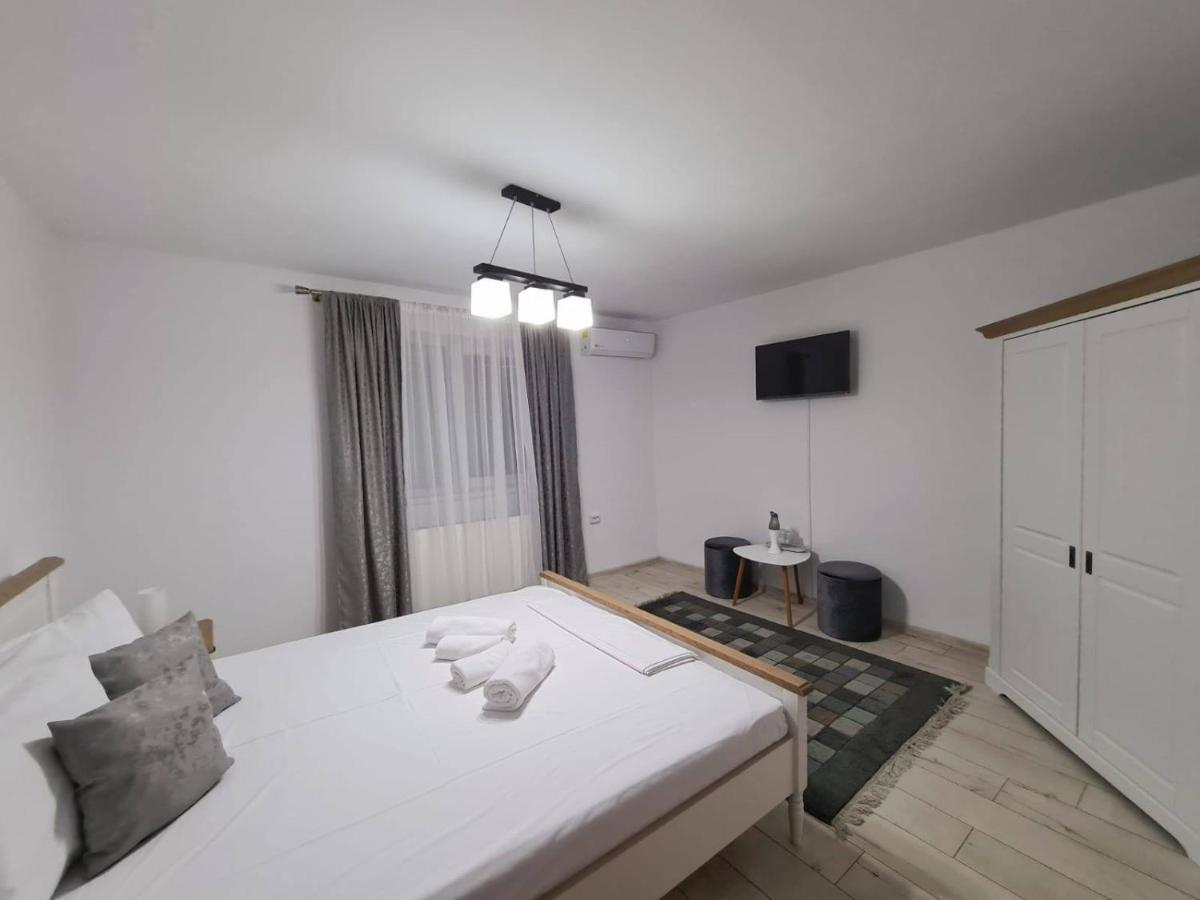 Hotel Casa Luca à Moldova Noua Extérieur photo