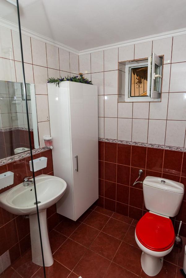 Hotel Casa Luca à Moldova Noua Extérieur photo