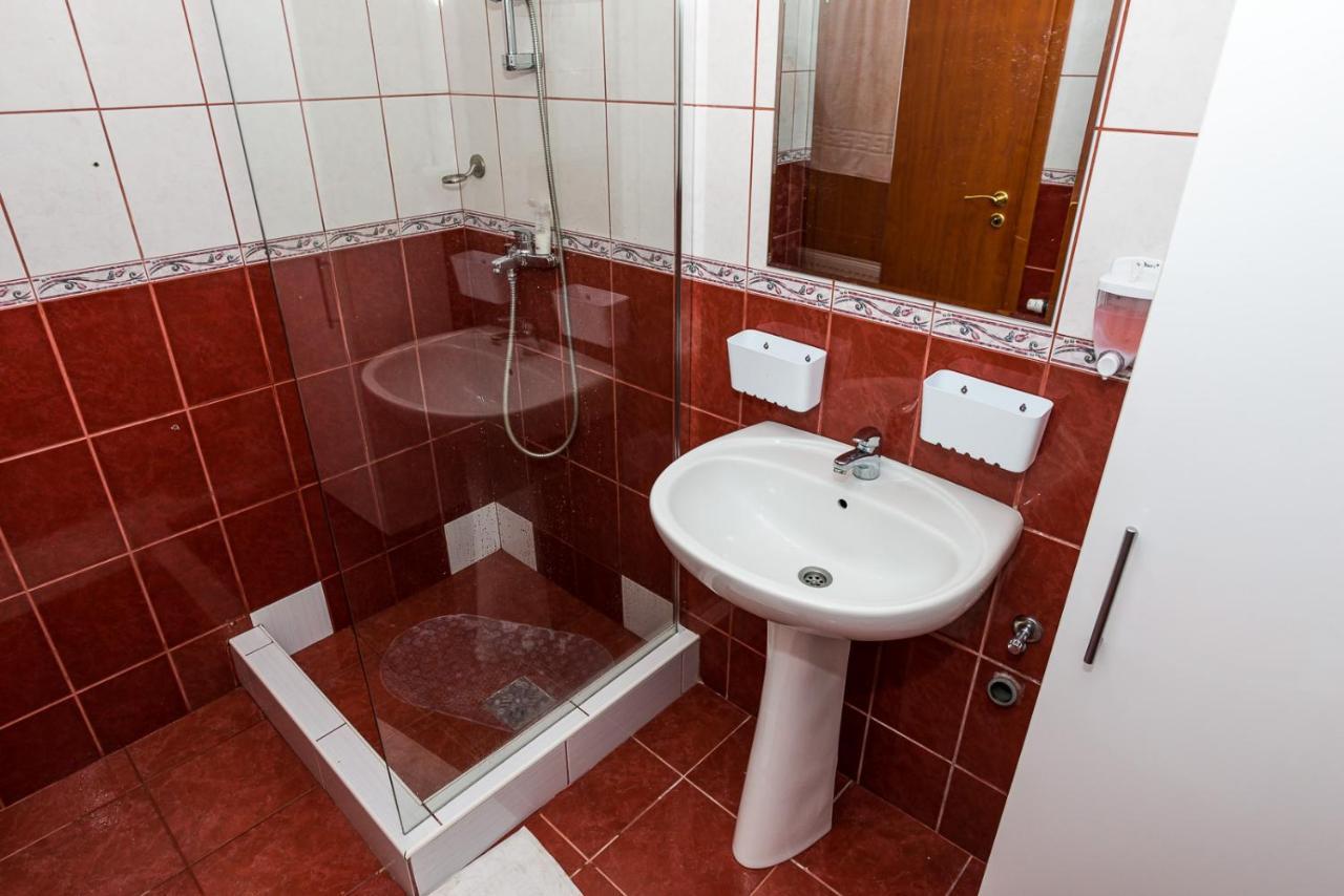 Hotel Casa Luca à Moldova Noua Extérieur photo