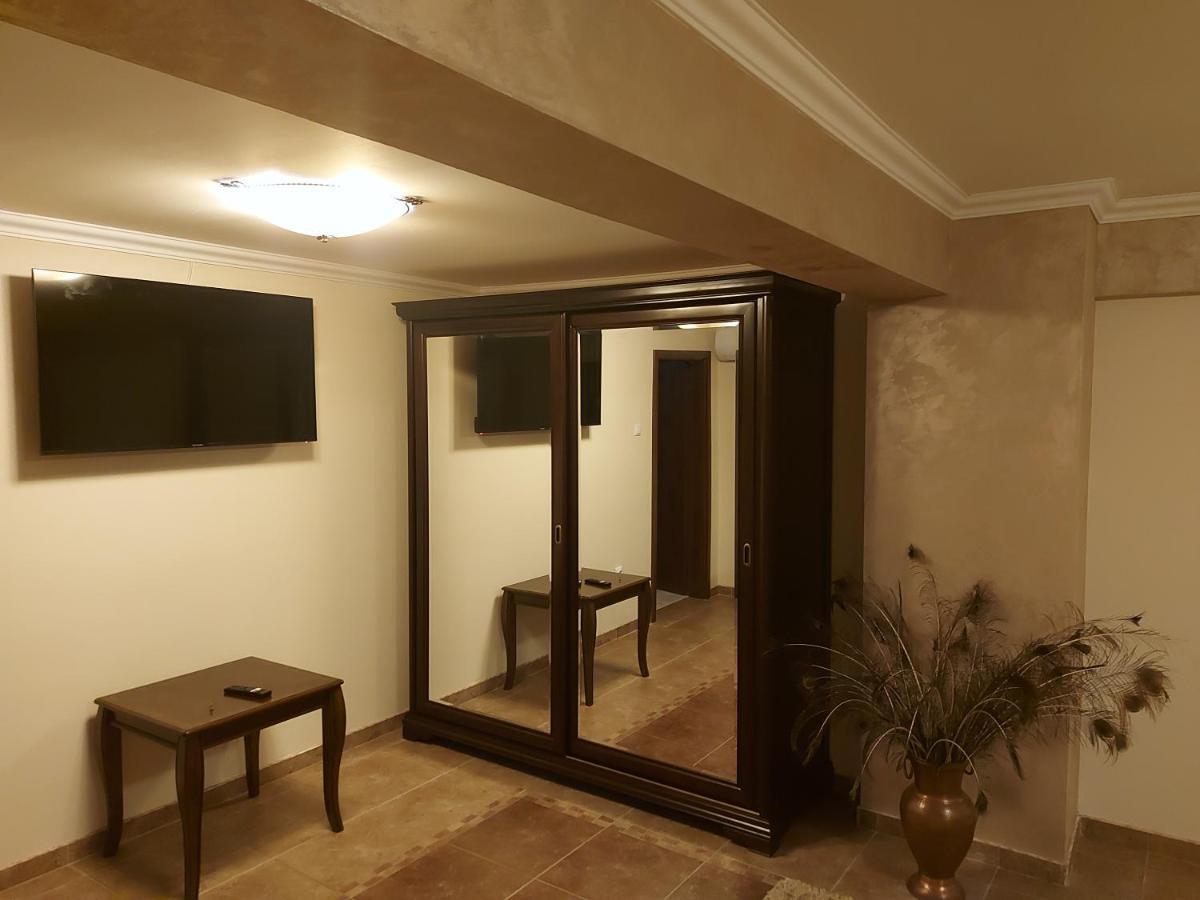 Hotel Casa Luca à Moldova Noua Extérieur photo