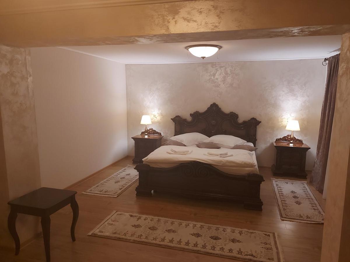 Hotel Casa Luca à Moldova Noua Extérieur photo